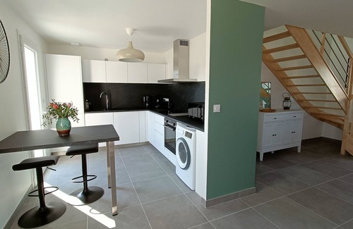 Le Palais House | 15min walk Pier, shops and beaches