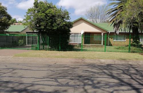 Fichardt Park Apartment | @16 van blommenstein st