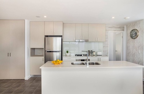 Dee Why Apartment | ★160m2 LUXURY ROOFTOP PENTHOUSE, OCEAN VIEW,GARAGE