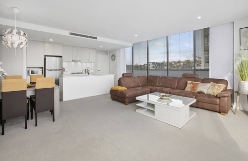 Dee Why Apartment | ★160m2 LUXURY ROOFTOP PENTHOUSE, OCEAN VIEW,GARAGE