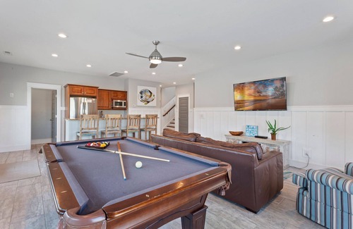 Currituck County House | 1617 Point Break*Oceanfront*Elevator*Tiki*Theater