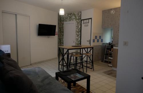 Quintin Apartment | 1690 Escale de charme près du Château de Quintin