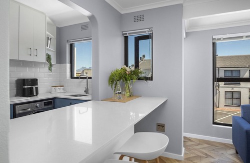 Bloubergstrand Apartment | 17 Megan's Place - Two Bedroom Apartment, Sleeps 3