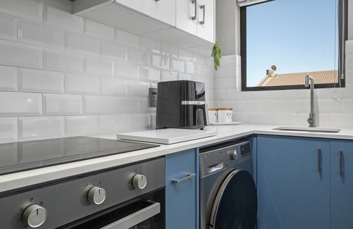 Bloubergstrand Apartment | 17 Megan's Place - Two Bedroom Apartment, Sleeps 3