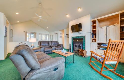 Good Hart House | 17 Mi to Skiing! Lake-View Michigan Home with Deck