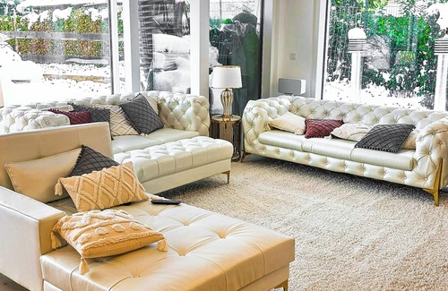 Obersendling Villa | 170m² Luxurious City Home + Pool + Garden + Koi Pond + Kids Playground + Kitchen