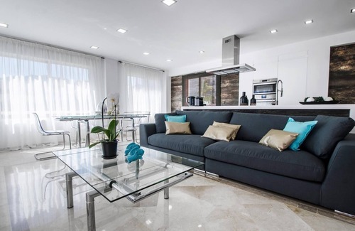 Torrequebrada House | 170m² Penthouse with Sea View with Pool, Wi-Fi & Terrace