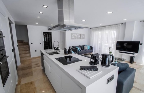 Torrequebrada House | 170m² Penthouse with Sea View with Pool, Wi-Fi & Terrace