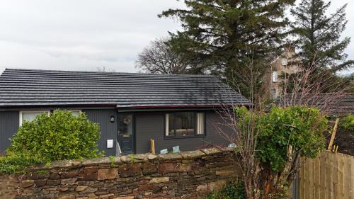 Helensburgh House | 175 On Clyde - Spacious & Cosy Cedar Wood Bungalow