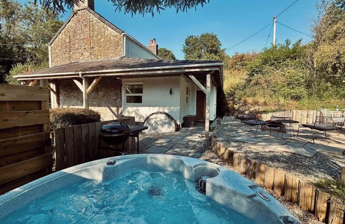 Llangefni House | 17th Century Stone House in Anglesey