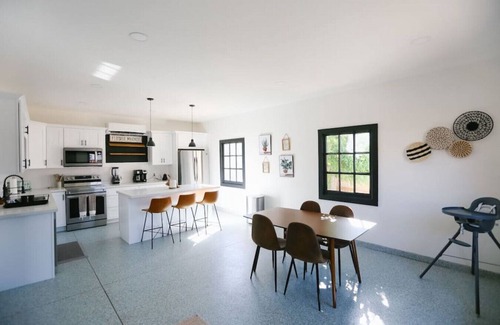 Governmental Mall House | 17th Unit C Garage · Amazing indoor/outdoor Space | Sleeps 8