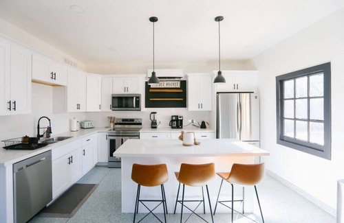 Governmental Mall House | 17th Unit C Garage · Amazing indoor/outdoor Space | Sleeps 8