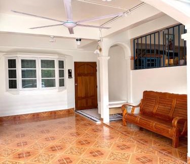 Betong Villa | 18 Again Homestay 重返18岁