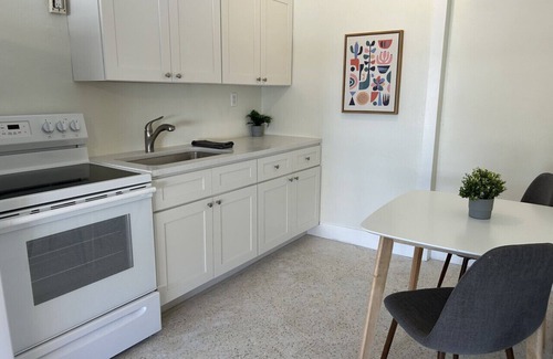 Bay Esplanade Apartment | 18 · Bay Front Apartment 18