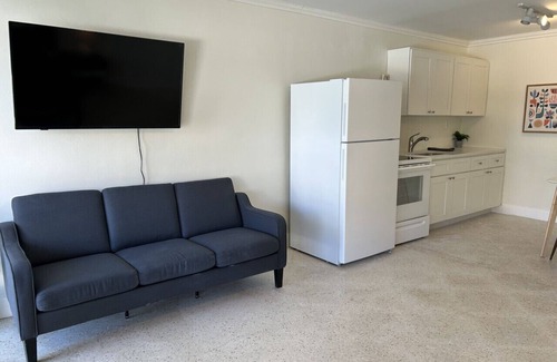 Bay Esplanade Apartment | 18 · Bay Front Apartment 18