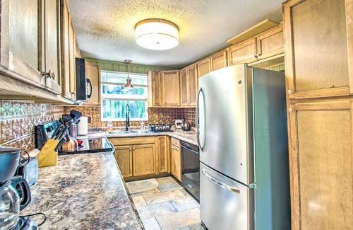 Massanutten Cabin | 18 Mi to Grand Caverns: 'The Dodge Lodge'