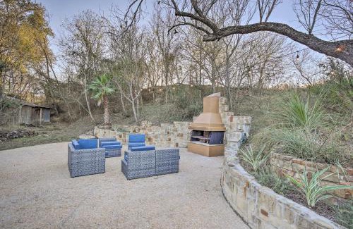 Castroville House | 18 Miles to San Antonio Quiet Country Getaway