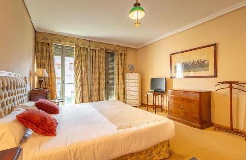 El Prado-Parque de Maria Luisa Apartment | 180 Home GLAMUROSO APARTAMENTO PRADO