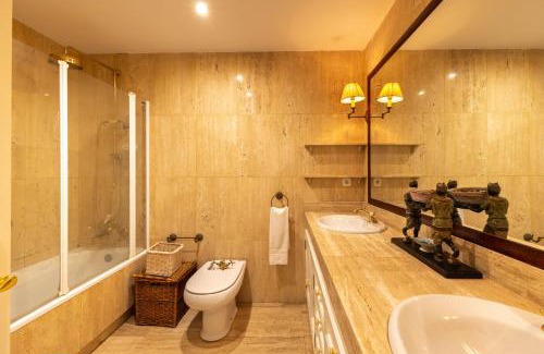 El Prado-Parque de Maria Luisa Apartment | 180 Home GLAMUROSO APARTAMENTO PRADO