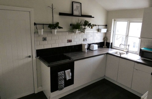 Swindon Apartment | 1840's Converted Railway Cottage