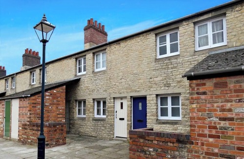 Swindon Apartment | 1840's Converted Railway Cottage
