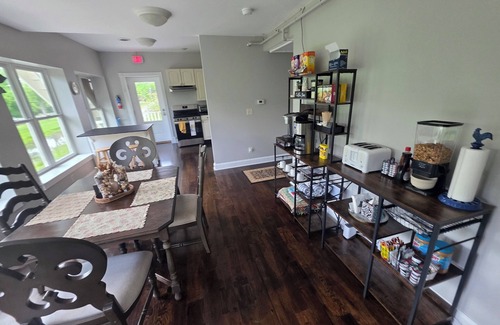 Hancock House | "1878 RiverRun" Scenic Views - Trails - Breakfast - Game Room - WiFi