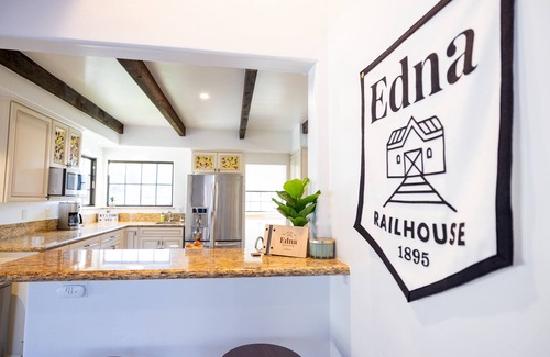 San Luis Obispo House | 1895 Edna Railhouse - The Heart of Central Coast Wine Country