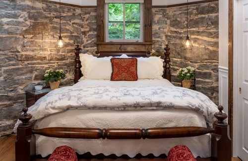 Historic Montford Bed & Breakfast | 1899 Wright Inn and Carriage House