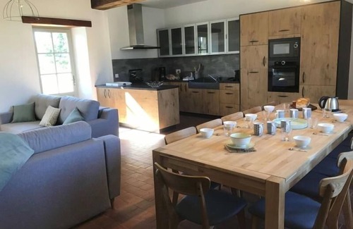 Les Herbiers Cottage | 18th Century Cottage with Pool and WiFi - Up to 10 People