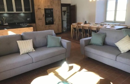 Les Herbiers Cottage | 18th Century Cottage with Pool and WiFi - Up to 10 People