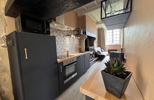 Saint-Germain-de-Tournebut Cottage | 18th-century renovated pavilion in a private park with internet and parking