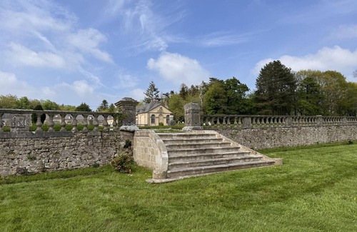 Saint-Germain-de-Tournebut Cottage | 18th-century renovated pavilion in a private park with internet and parking