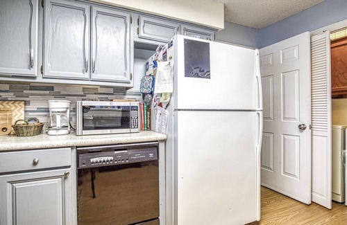 Hot Springs Village House | 19 Aldaya Lane - Panoramic views of Lake DeSoto from the kitchen to the master