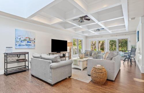 Heritage Woods House | 19 Gunnery Lane 2 Kings 1 Queen 2 Doubles Pet Friendly Private Heated Pool w Beach GearBike Rentals