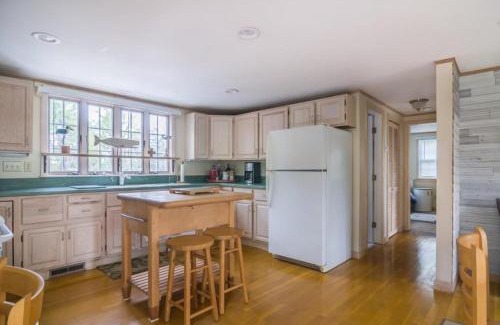 East Sandwich House | 19 North Shore Boulevard Sandwich - Cape Cod