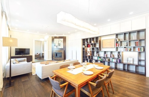 Mala Strana Apartment | 190m2 3 bedroom apartment with river views