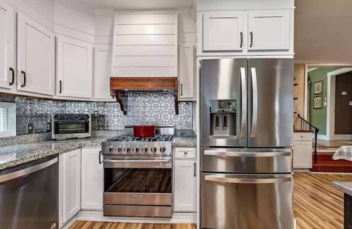 Medford House | 1930s Queen Anne Historic Downtown Retreat