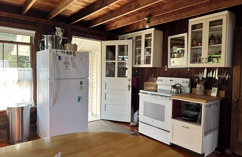 Guilford Cottage | 1930s Waterfront Cottage on Tuttle's Point