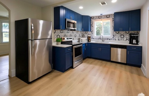 Lithonia House | 1940s Ranch : 2023 Modern Suburban Living : 25 min to DWTN ATL : Family Friendly