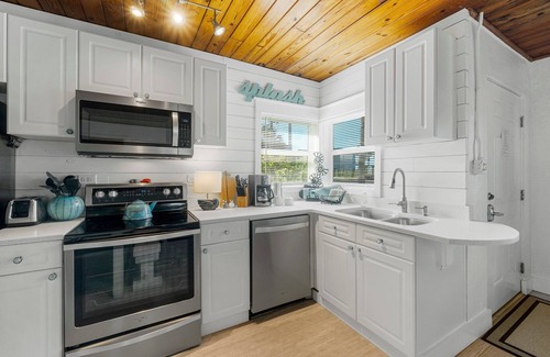Laguna Beach Estates House | $1990/month or $97/Night Now thru November 22~ Laguna Beach! Directly Across Street-30' to Perfect Beach Access #83