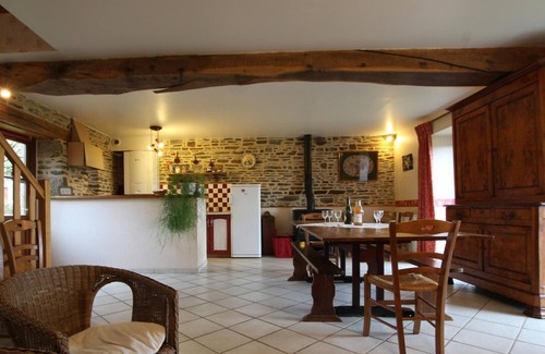Servon Cottage | 19th Century Farmhouse, pet-friendly near Mont St-Michel