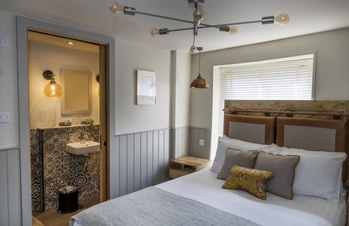 Temple Ewell Hotel | 19th century Inn with luxury accommodation & free breakfast
