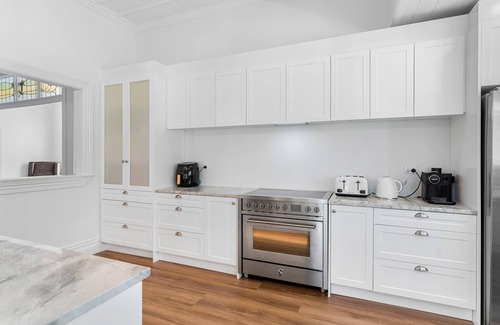 Mangawhai Heads House | 19th Par 2 - character villa with golfing green - newly renovated!