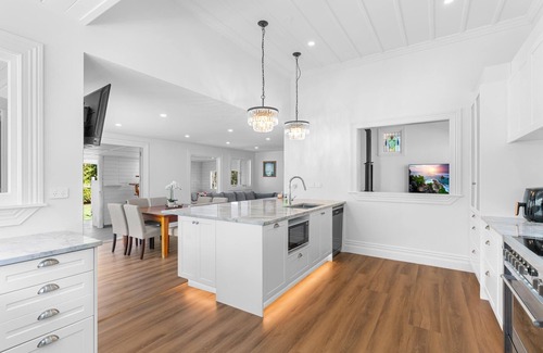 Mangawhai Heads House | 19th Par 2 - character villa with golfing green - newly renovated!