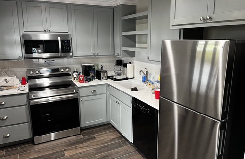 Round Top House | 1B- Country Escape Under TX Oaks!