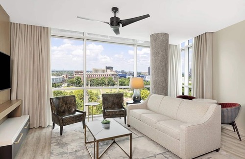 Downtown Atlanta Resort | 1BD/Atlanta - Downtown w/Rooftop Pool and Pool Bar!