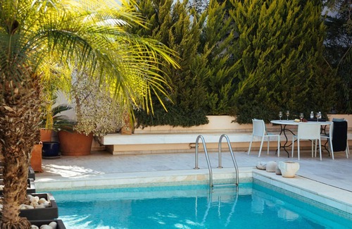 Vouliagmeni House | 1BD Serene Calm Pool House