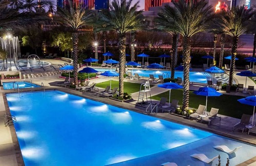 Las Vegas Condo | 1BD/Vegas - Margarita Maker, Pools, Hot tubs!