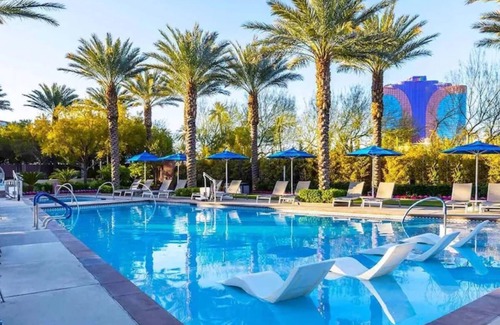 Las Vegas Condo | 1BD/Vegas - Margarita Maker, Pools, Hot tubs!