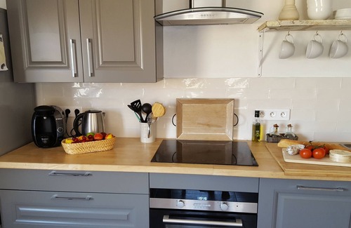 Meze Cottage | 1Bed Cottage Sleeps 4- Sea Views, Balcony, Parking